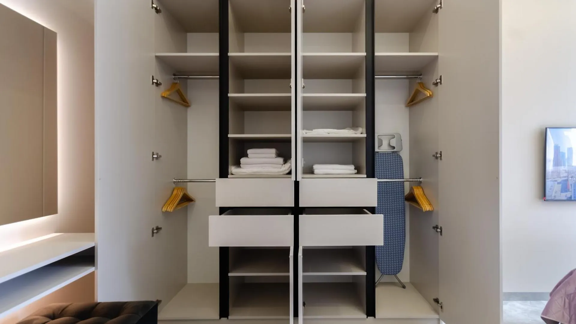 Petrovdom Apartments 33-413 In Rc Manhattan , Beresteiskyi 11 키예프 우크라이나